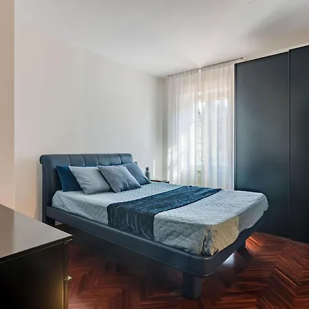 Nina Villa Pésaro